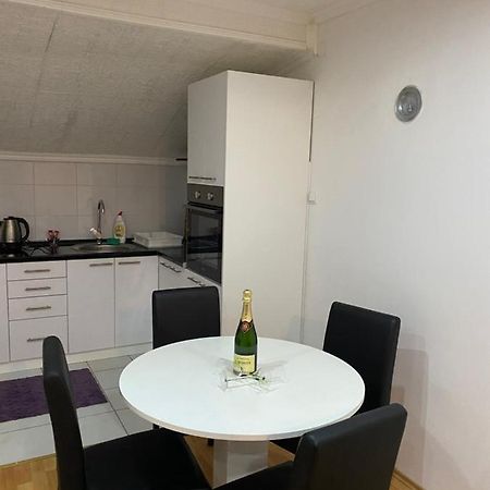 Apartmani Petra โนวีซาด ภายนอก รูปภาพ