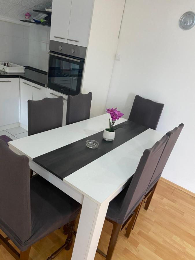Apartmani Petra โนวีซาด ภายนอก รูปภาพ