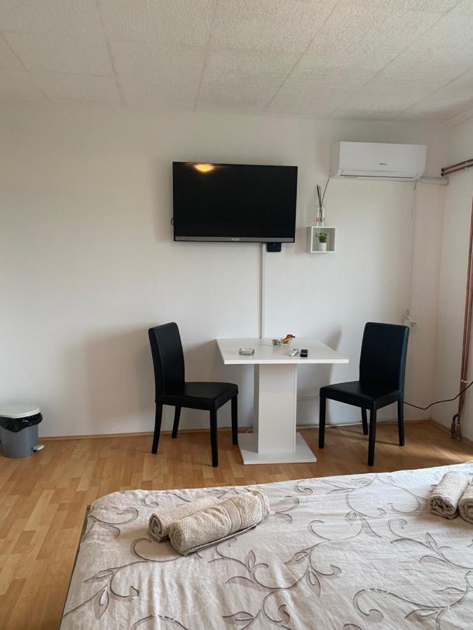 Apartmani Petra โนวีซาด ภายนอก รูปภาพ